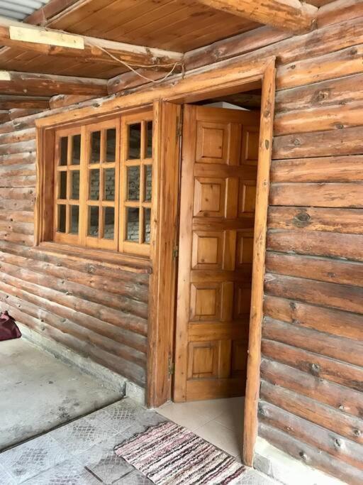 Pequena Casa De Troncos, Detras De Casa Principal No Trabajo Con Tarjeta De Credito Puerto Madryn Kültér fotó