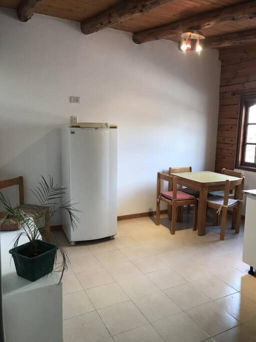 Pequena Casa De Troncos, Detras De Casa Principal No Trabajo Con Tarjeta De Credito Puerto Madryn Kültér fotó